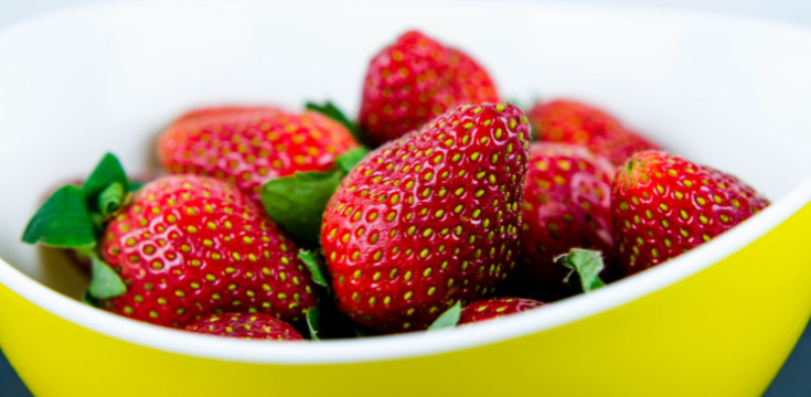 Erdbeeren und Basilikum